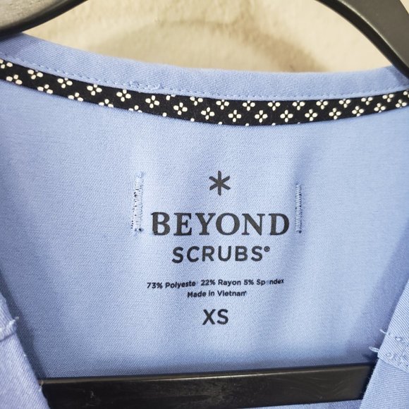 Beyond Scrubs Ceil Blue Wine Scrub Top Bundle XS - Picture 4 of 16